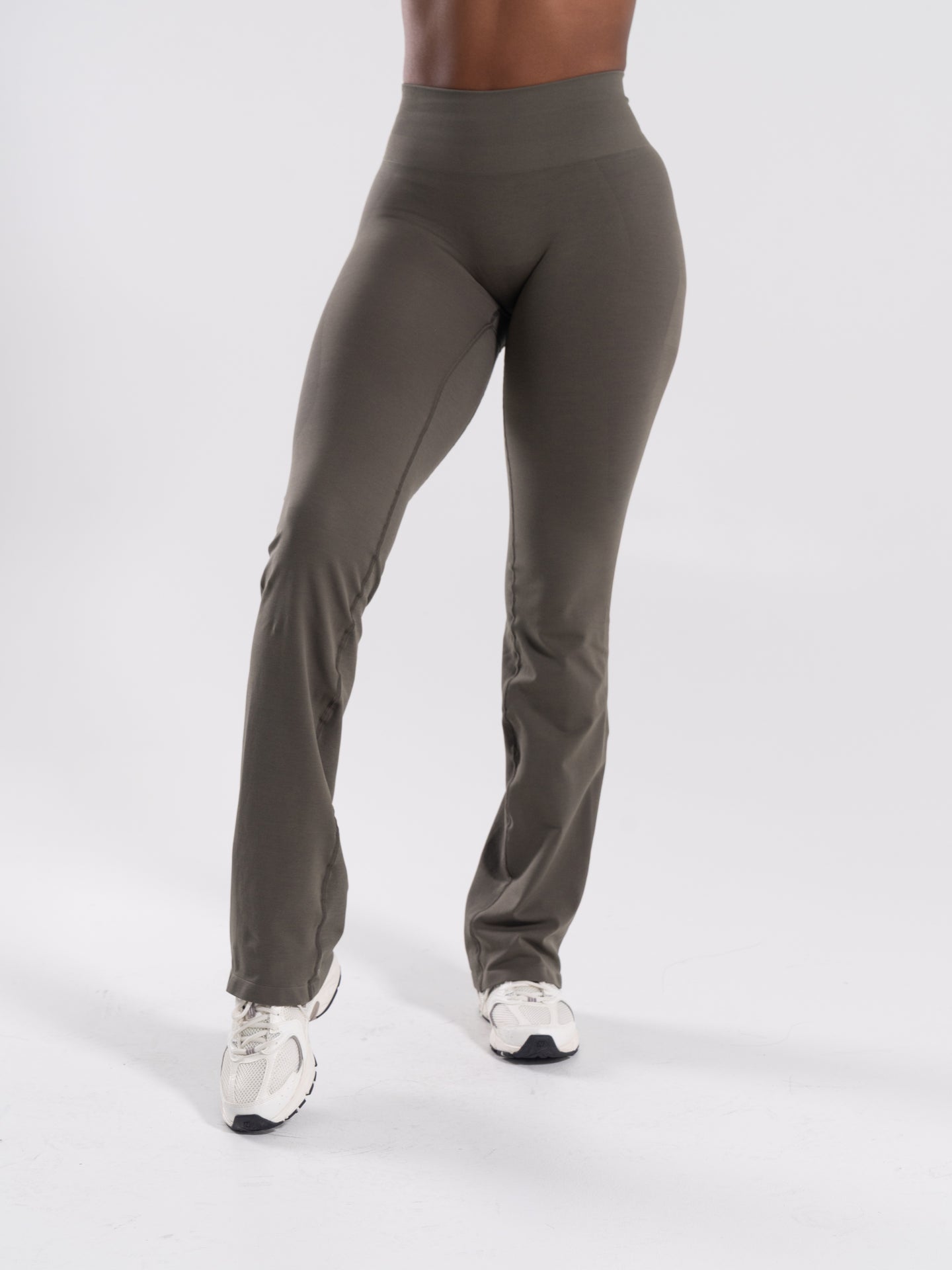 Pump Mid Rise Flared Pant Long
