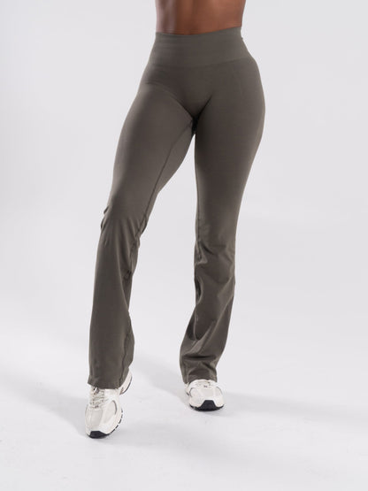 Pump Mid Rise Flared Pant Long